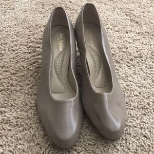 HUSH PUPPIES Made in US